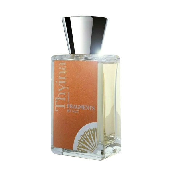 Neela Vermeire Créations - Thyina Parfumflakon mit orangenem Label und silbernem Verschluss vor weißem Hintergrund