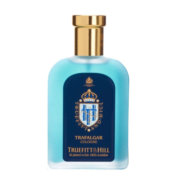 Truefitt & Hill - Trafalgar - Cologne blauer Flakon mit goldenem Verschluss und klassischem Emblem vor weißem Hintergrund