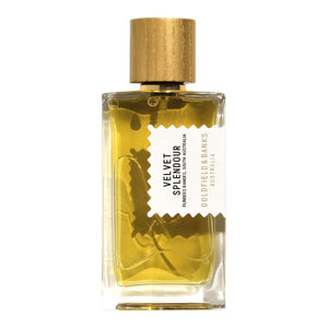 Goldfield & Banks - Native Collection - Velvet Splendour Parfumflakon mit bernsteinfarbener Flüssigkeit und goldenem Holzverschluss auf weißem Hintergrund
