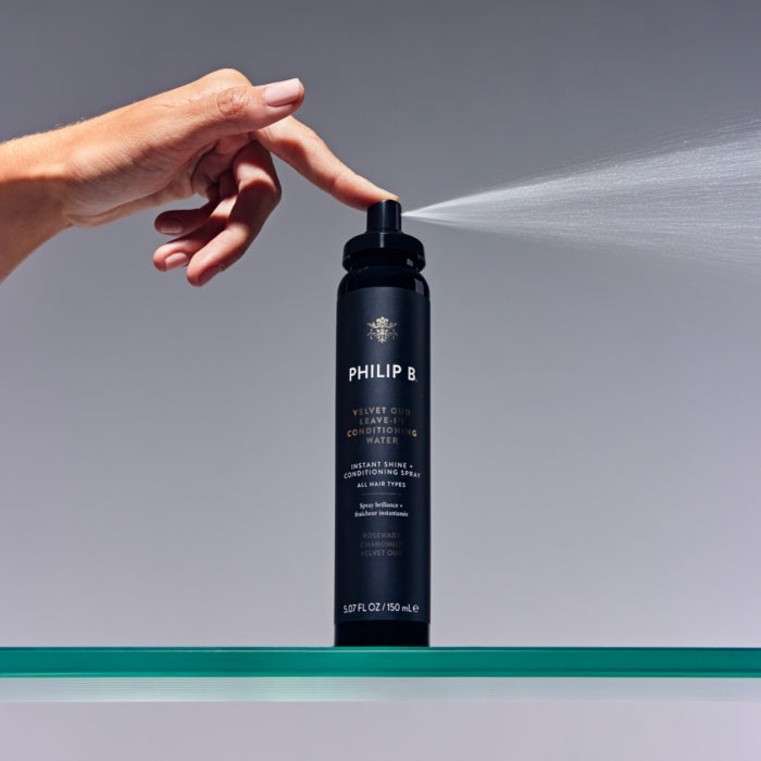 Philip B - Velvet Oud Leave-In Conditioning Water in schwarzer Sprühflasche für glänzendes und geschmeidiges Haar