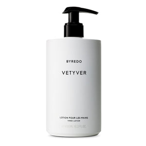 Byredo - Vetyver - Hand Lotion in schlichter weißer Flasche mit schwarzem Pumpspender für reichhaltige Handpflege