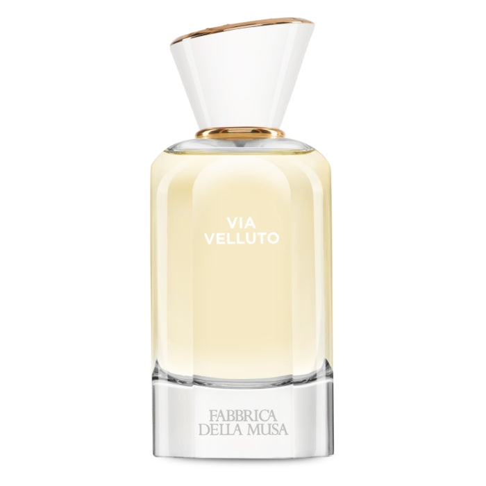 Fabbrica della Musa - Via Velluto Parfümflakon mit heller Flüssigkeit und elegantem weiß-goldenem Verschluss auf weißem Hintergrund