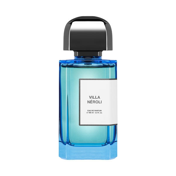 bdk Parfums - Collection Azur - Villa Néroli zeigt blauen Flakon mit schwarzem Verschluss und schlichtem weißem Etikett vor weißem Hintergrund