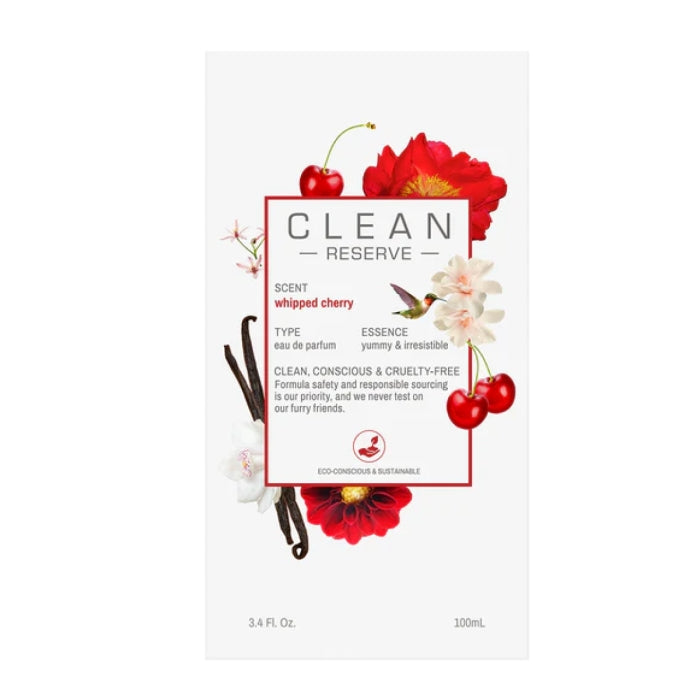 Clean Perfume - Reserve - Whipped Cherry Verpackung mit Kirschen und blühenden Blumen auf weißem Hintergrund