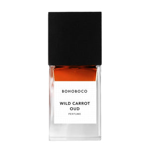 BOHOBOCO - Wild Carrot Oud Parfumflakon mit klarem Glas, schwarzem Deckel und tieforangem Duftanteil vor weißem Hintergrund