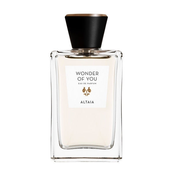 Altaia - Wonder of You Parfumflakon mit schlichtem transparentem Glas und elegantem schwarzem Verschluss vor weißem Hintergrund