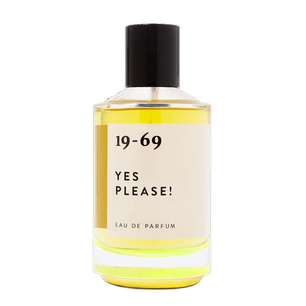 19-69 - Yes Please! Parfumflakon mit schlichtem Etikett und schwarzem Verschluss vor weißem Hintergrund