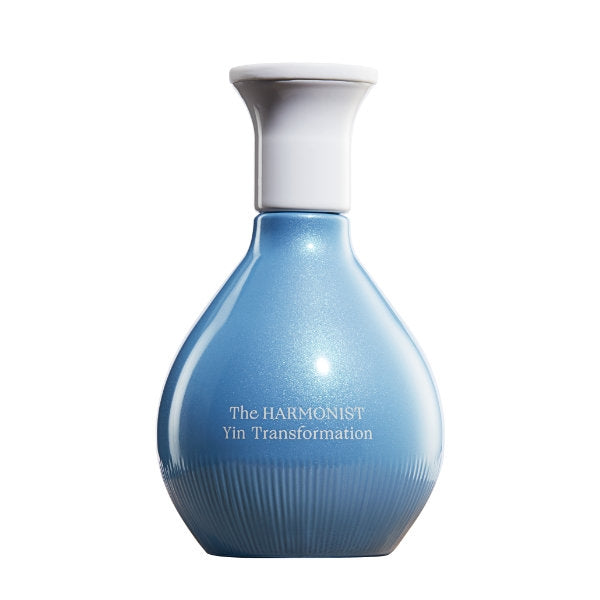 The Harmonist - Yin Transformation Parfumflakon in sanftem Blau mit elegantem weißem Verschluss vor weißem Hintergrund