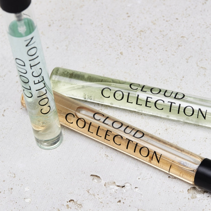 Zarkoperfume - Cloud Collection - Travelset mit drei eleganten Parfümproben in schlanken Glasfläschchen auf hellem Hintergrund