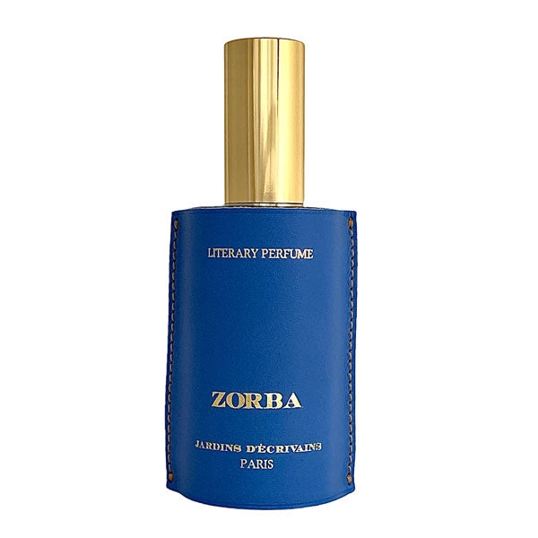 Jardins d'Écrivains - Zorba Parfumflakon mit blauem Lederbezug und goldfarbenem Sprühkopf vor weißem Hintergrund